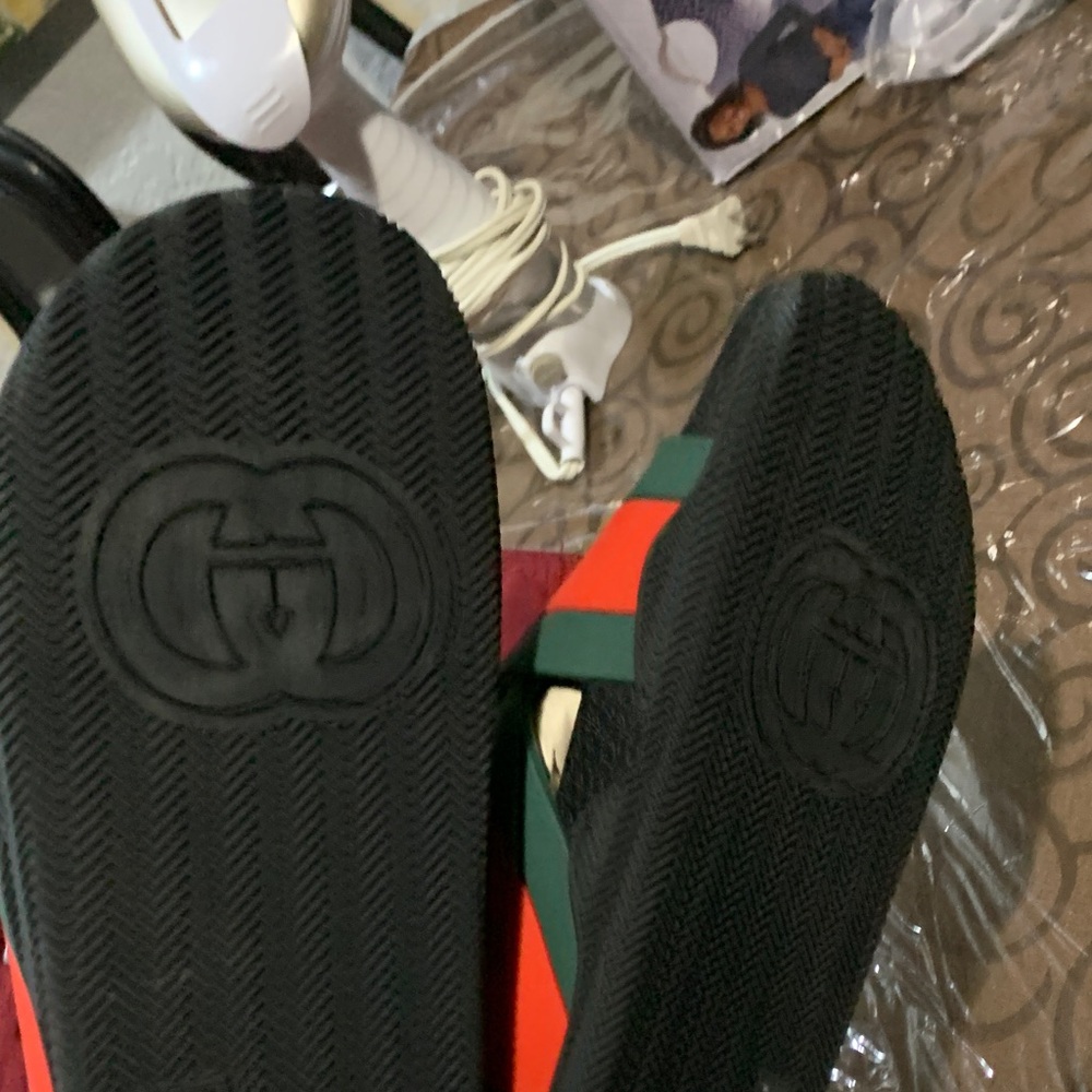 Gucci Black Slides with Red and Green Straps - Picture 3 of 3